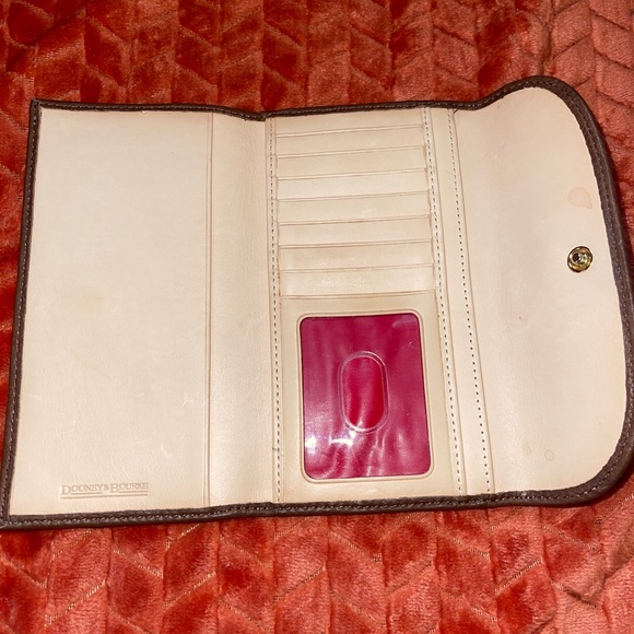 Dooney and Bourke Dillen collection continental wallet - Picture 8 of 11